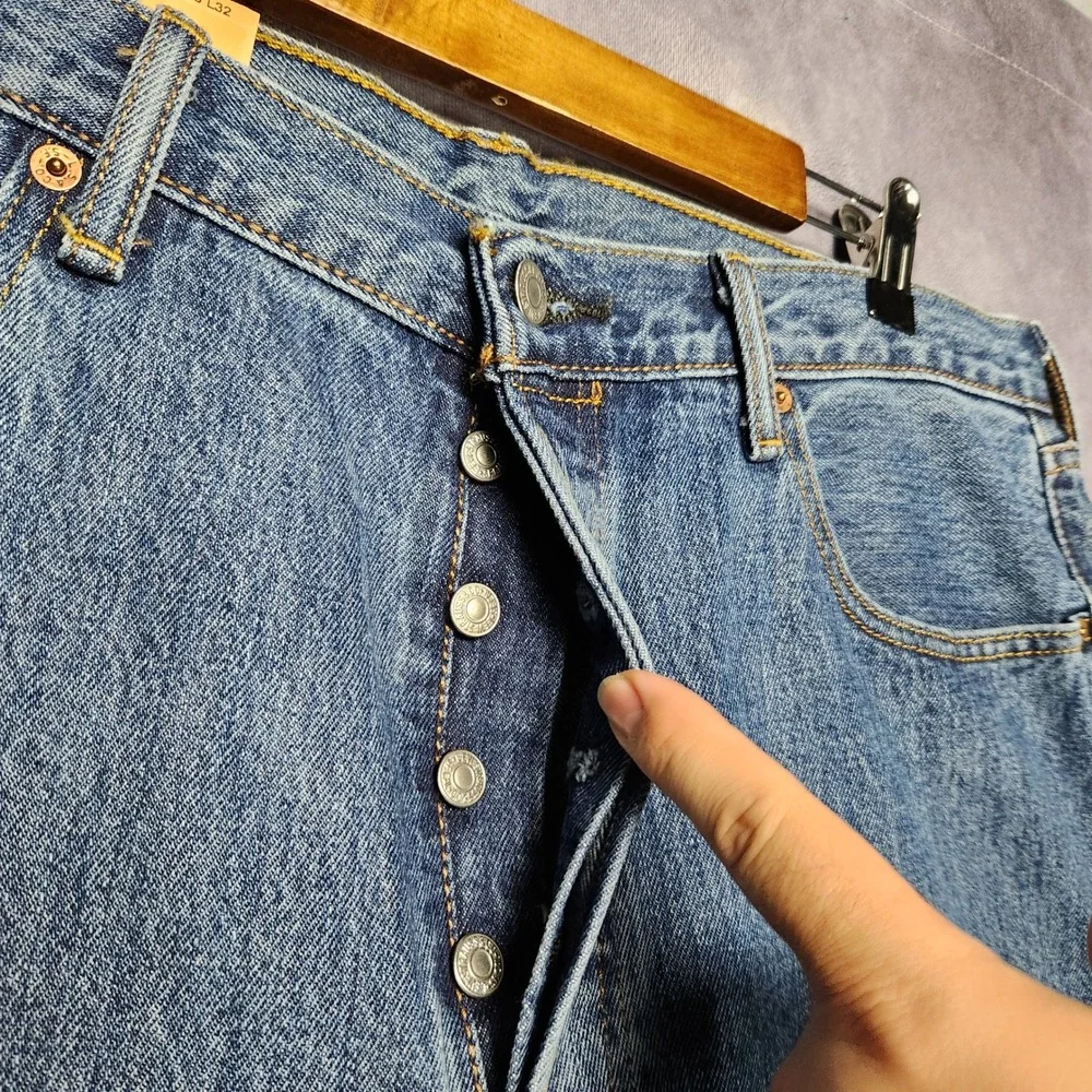 Levis 501 Original Fit Mens Jeans 38x32 Blue Straight Leg Button Fly 005010193